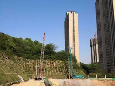 湖南金石基礎(chǔ)工程有限公司,旋挖樁施工,預(yù)應(yīng)力管樁施工,人工挖孔樁施工,沖孔樁施工,長螺旋灌注樁施工,基坑支護工程施工,錨桿錨索施工,冠梁、腰梁施工,地基強夯處理工程,廠房及道路地基強夯處理工程,高速公路地基強夯加固處理,物流園港口地坪地基強夯工程,各種綜合市場（3—6房）房屋建筑地基基礎(chǔ)處理,鐵路（含高鐵）路基加固工程,機場跑道地基加固處理工程